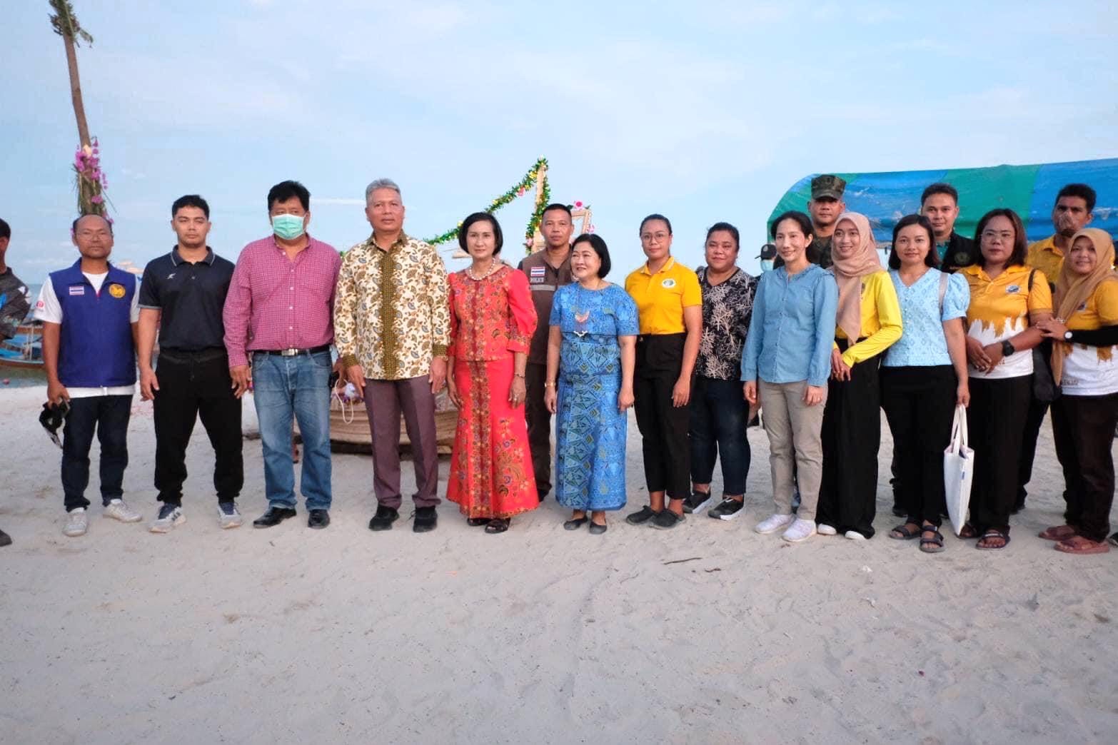 กองการศึกษา อบต.เกาะสาหร่าย จ.สตูล ร่วมสืบสาน “ประเพณีลอยเรือ” ในโครงการขับเคลื่อนการฟื้นฟูวิถีชีวิตกลุ่มชาติพันธุ์ชาวเล จังหวัดสตูล สืบสานประเพณีลอยเรือชาวเล ประจำปีงบประมาณ 2566